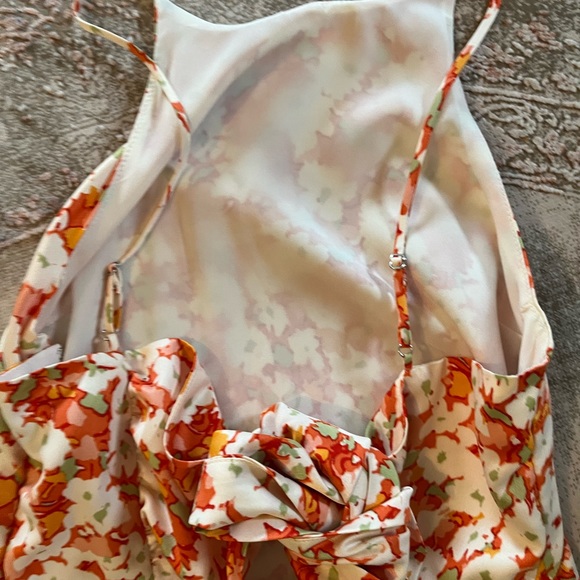 Low back floral dress with tie back from dynamite - Picture 4 of 9